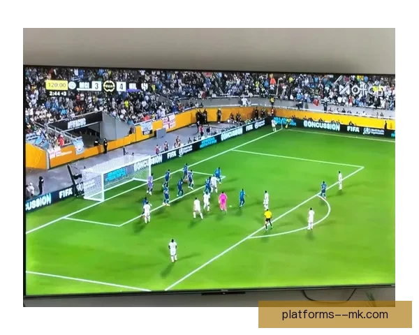 2025年新版世俱杯启用半自动越位识别技术推动足球判罚进入智能新时代 ⚽📡