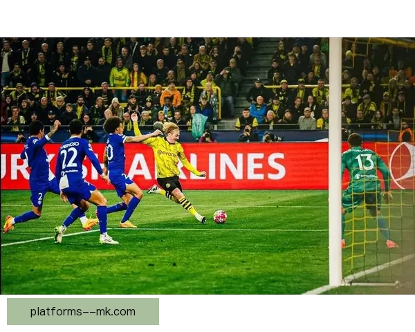 胡梅尔斯加盟罗马首秀替补出场却意外自摆乌龙尴尬上演